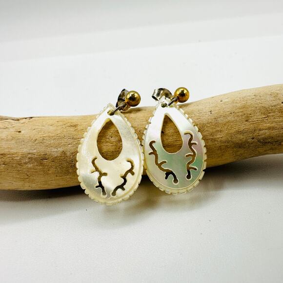 Vintage Mother Of Pearl Teardrop Earrings - Picture 1 of 5